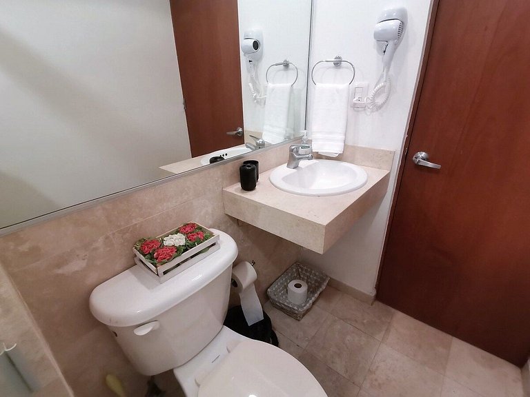 Antara Polanco + Carso Square: Divine 2BR Apartment for 5