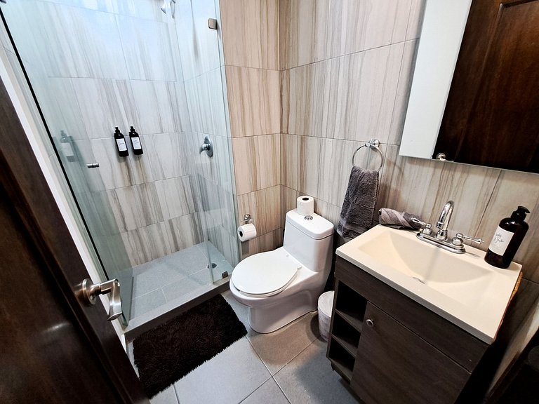 Ideal+Moderno p/6 en Super Condo por Antara/Sumaya
